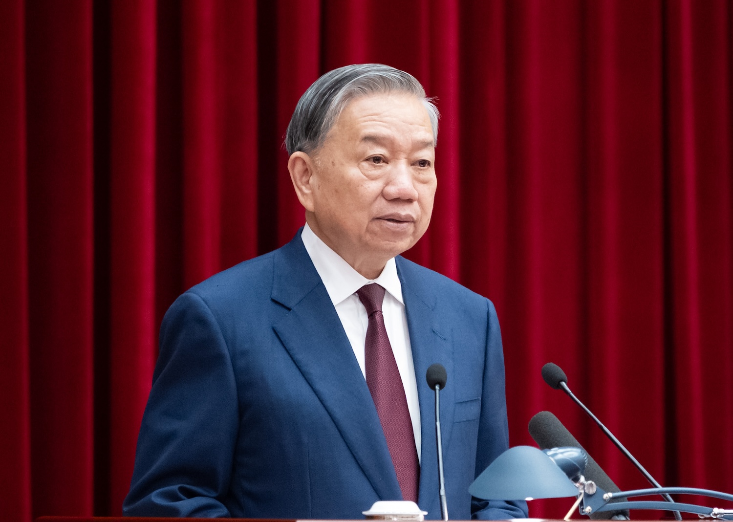 第十四屆中央委員會第二次會議第三天工作通報暨閉幕