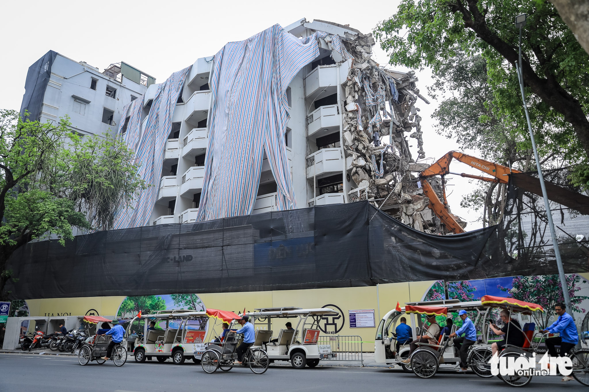 劍湖東側廣場“鑽石”地塊在拆除一系列建築後顯露真容