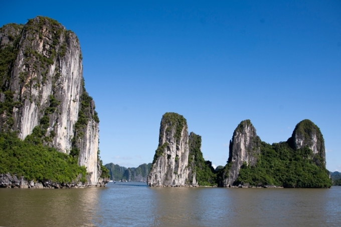 限制下龍灣旅遊船隻以避免超載