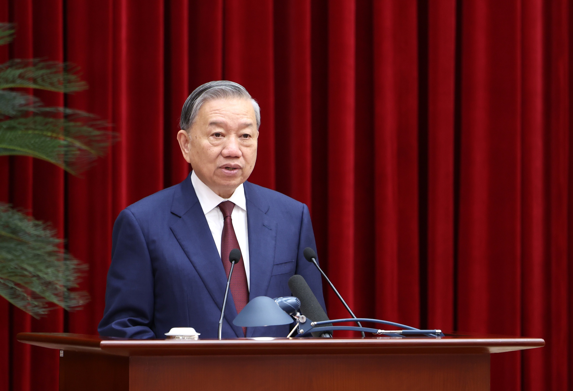 總書記蘇林:必須堅持實現高質量、可持續、實質性的經濟增長目標