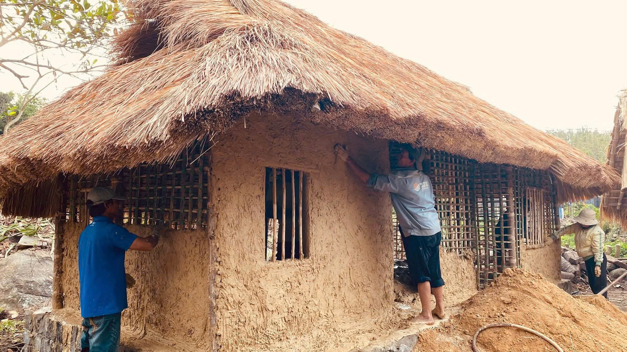草屋土牆在戈科村,喚起往昔記憶