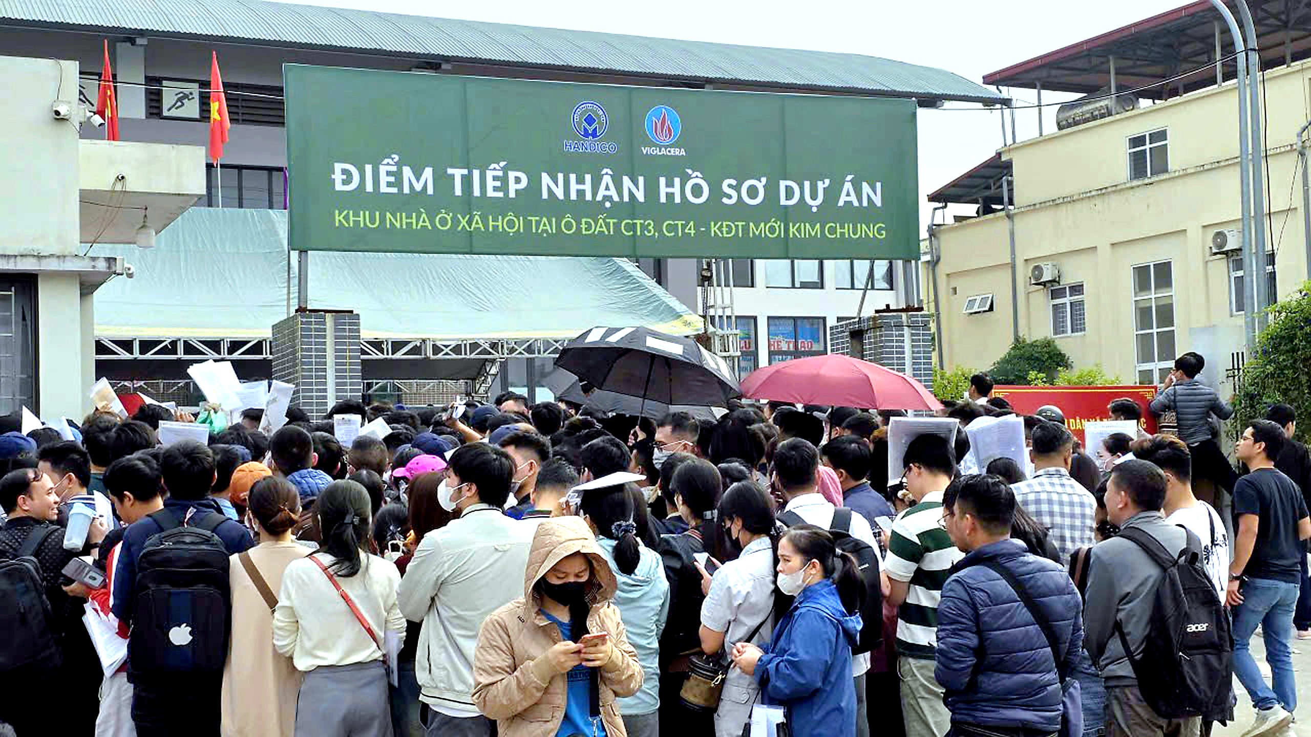 將多項優惠政策法律化以發展社會住房,放寬購房登記條件