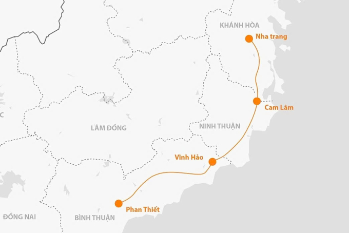 永好-潘切高速公路上载有20名乘客的汽车起火