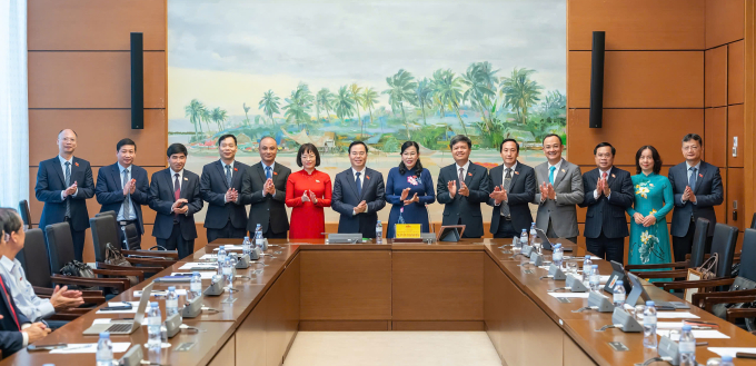 國會各委員會完善人事安排