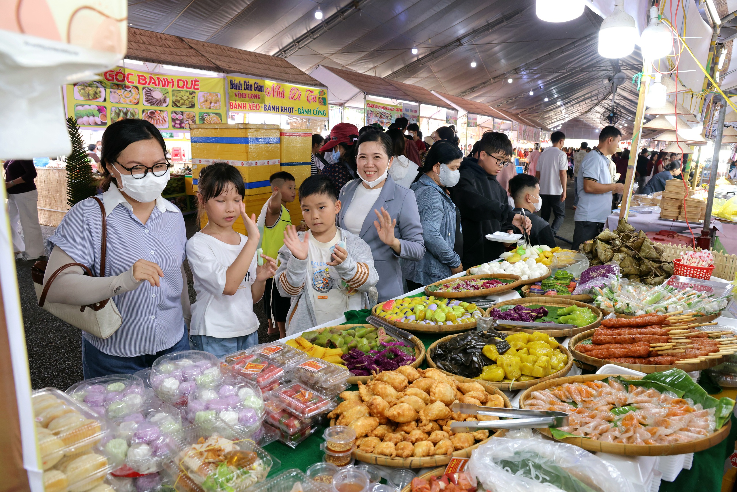 芹苴市2026年南部民間糕餅節開幕