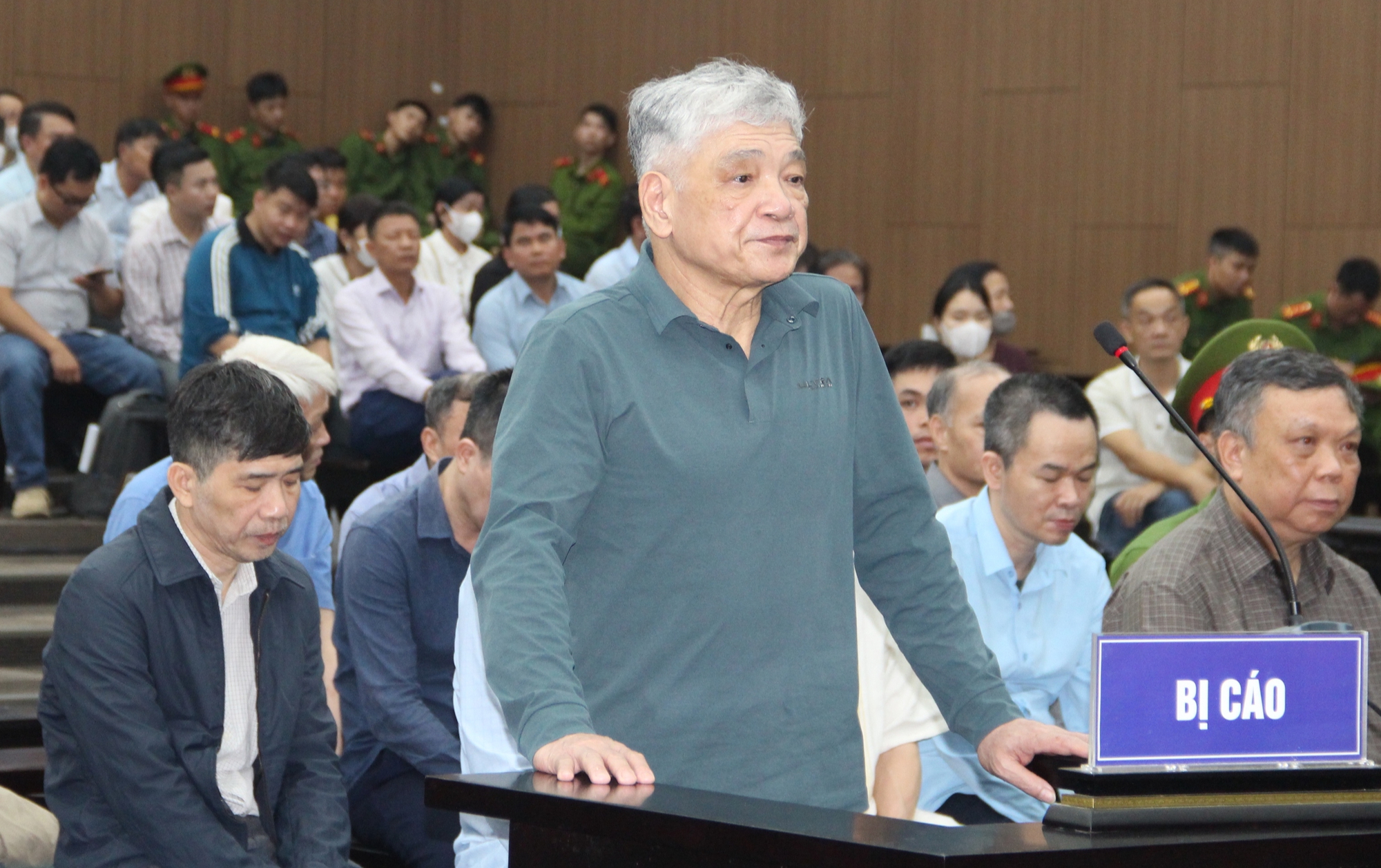 前副部長及20人出庭受審 企業行賄400億越南盾案