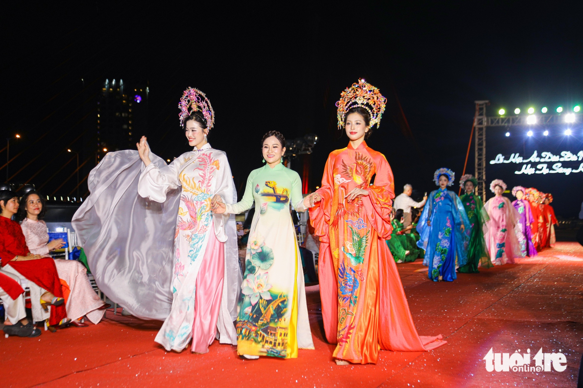 韓江最古老橋梁上的獨特奧黛秀之夜