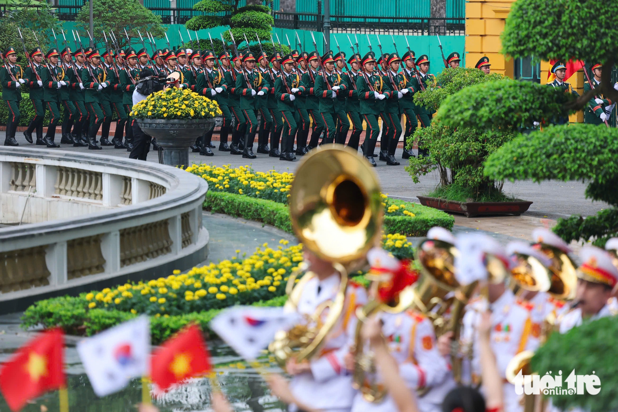 越南鳴放21響禮炮歡迎韓國總統進行國事訪問