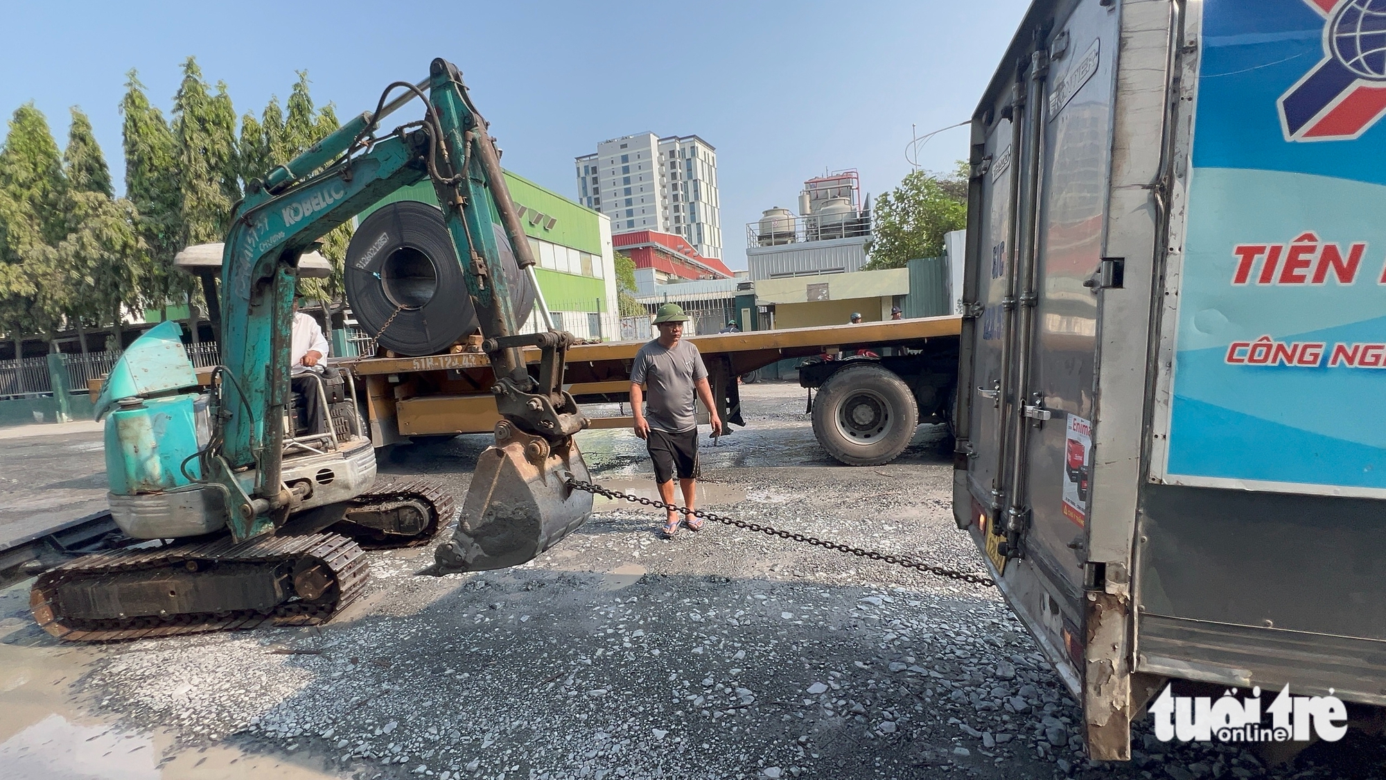 Bến Nghé 路出现许多'大象坑',数百辆集装箱车艰难进入 Tân Thuận 港