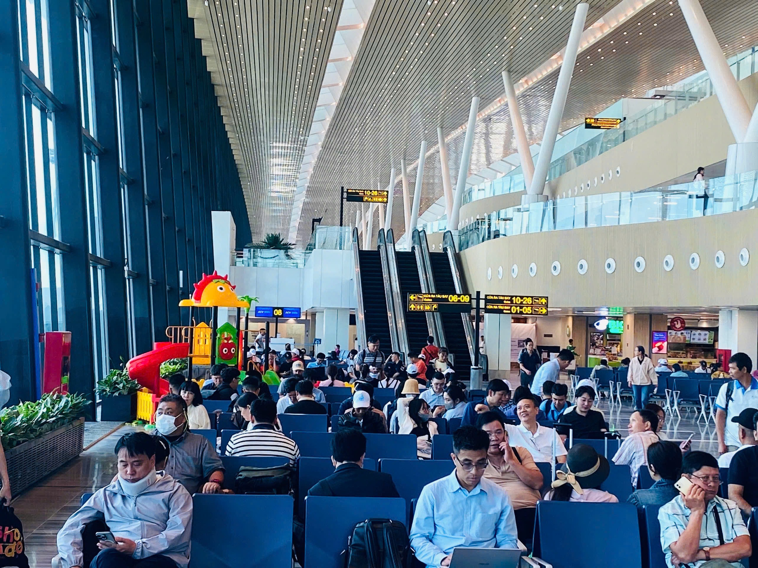 越南航空何时正式‘搬家’到新山一机场T3航站楼？