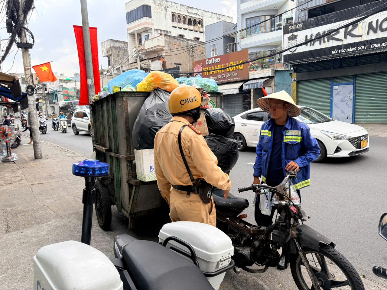 杭青交警隊處理多起使用自制車輛運輸垃圾案件