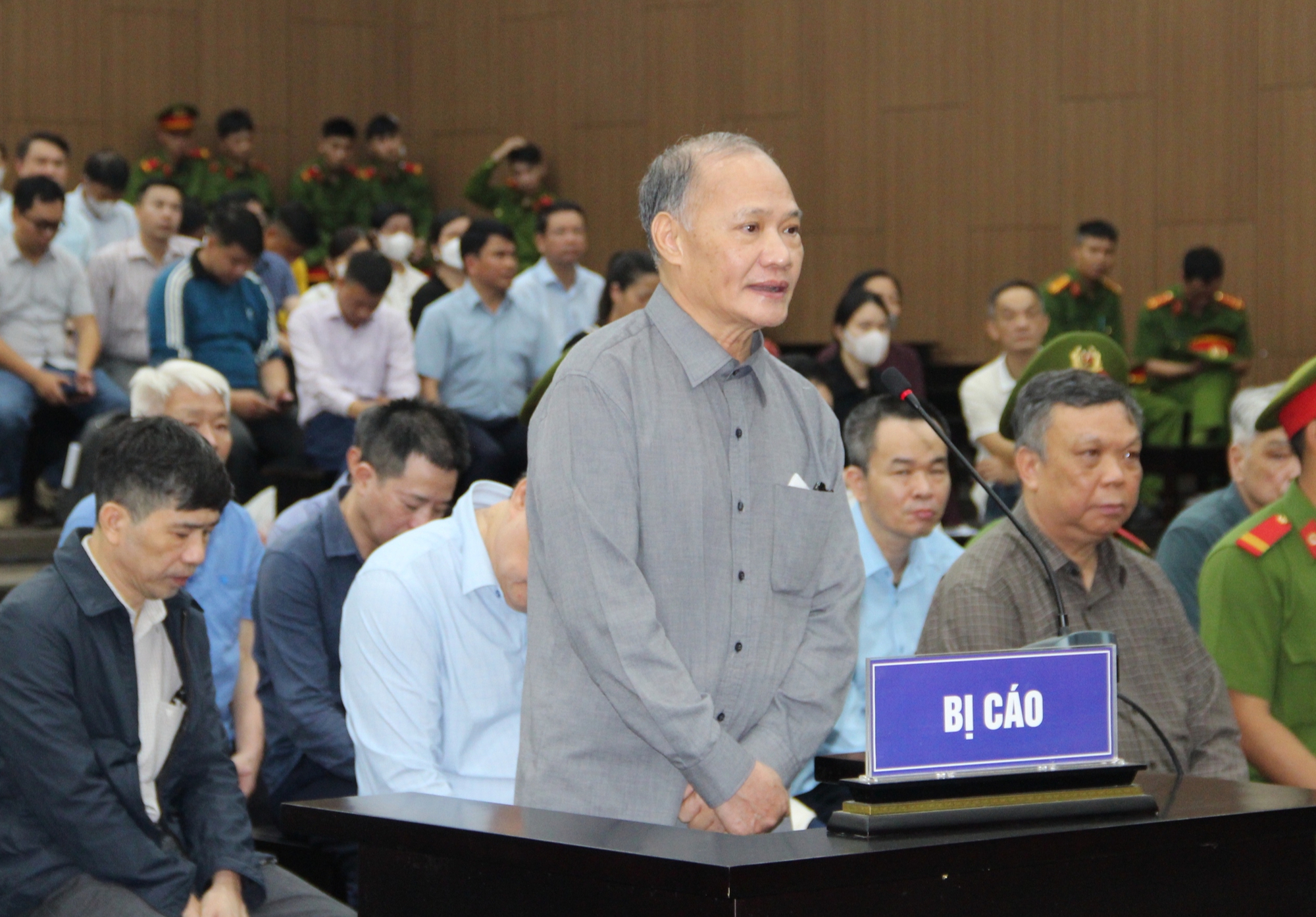 前副部長及20人出庭受審 企業行賄400億越南盾案
