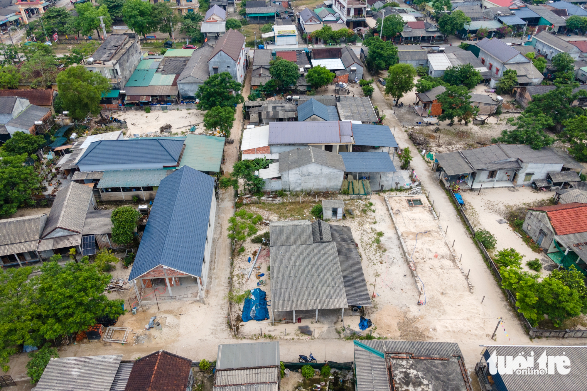 生活在深水港项目区，居民因不知搬迁日期而咬牙非法建房