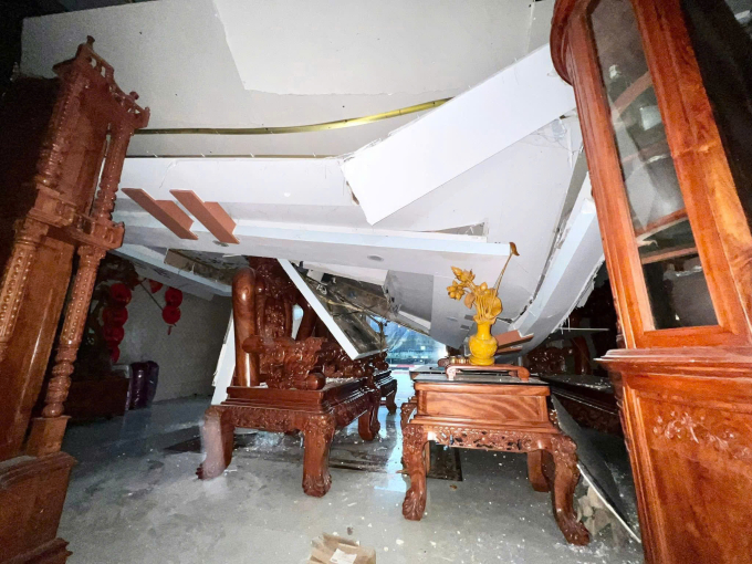 经过宣光的2号国道在雷雨后深淹