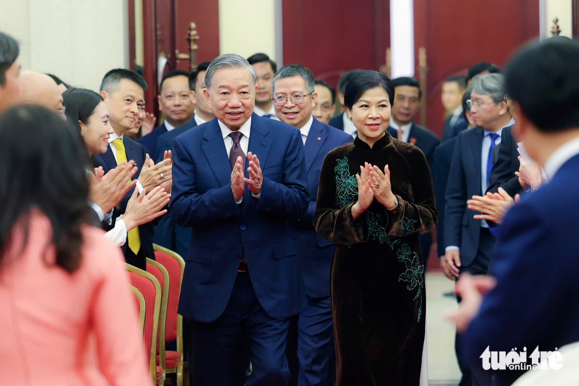 越南國家主席蘇林乘坐中國高鐵