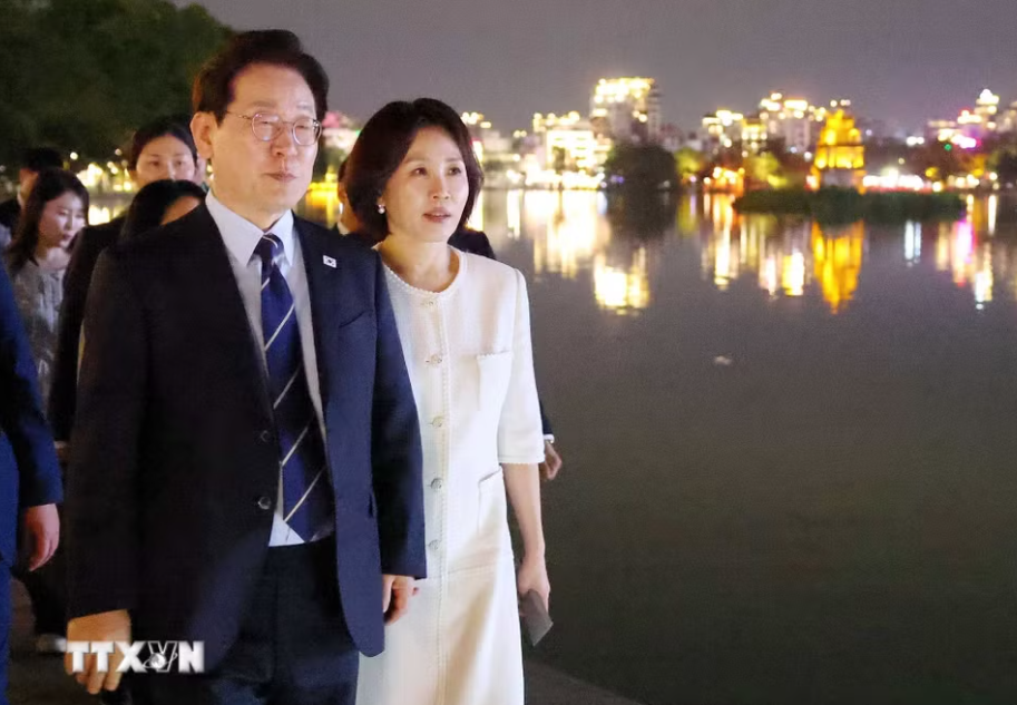 韓國總統與夫人遊覽還劍湖