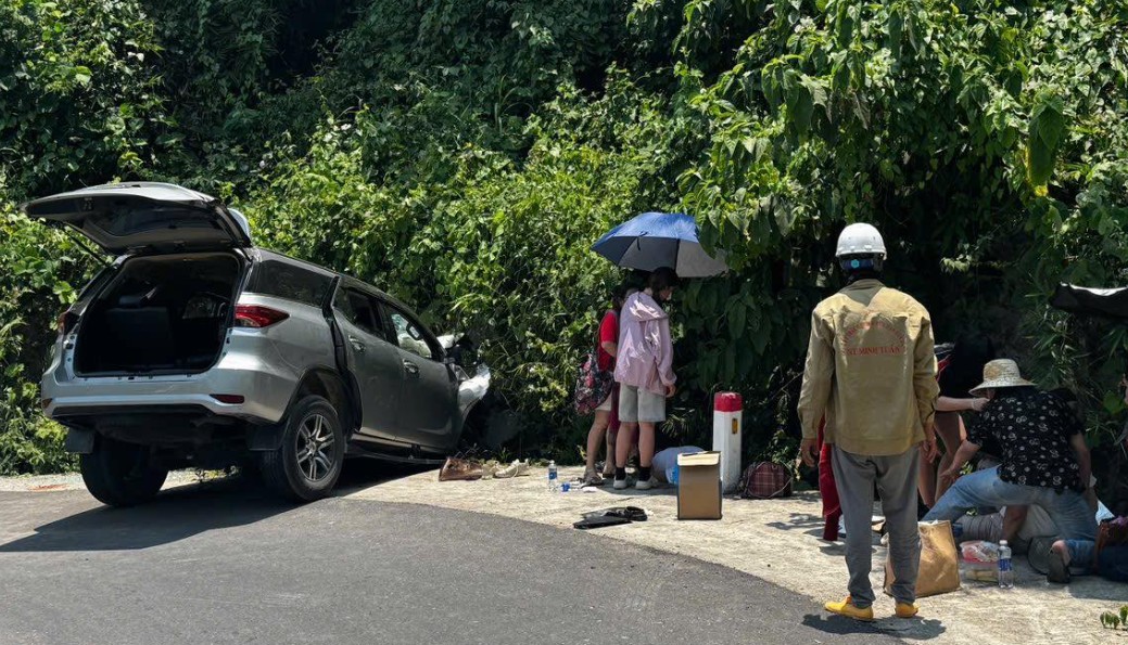 胡志明市車牌汽車在Hòn Bà山路失控，1人死亡