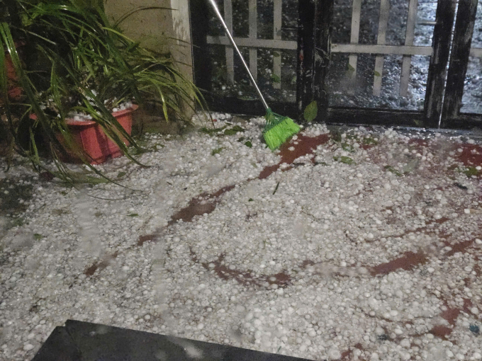 拳頭大的冰雹襲擊北河縣