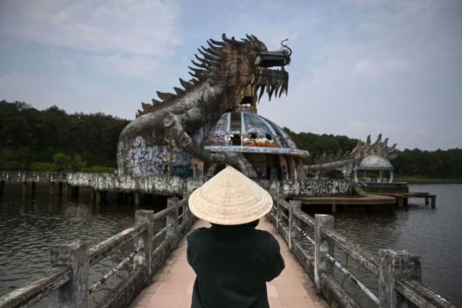 越南廢棄水上樂園在英國報紙上顯得詭異神秘