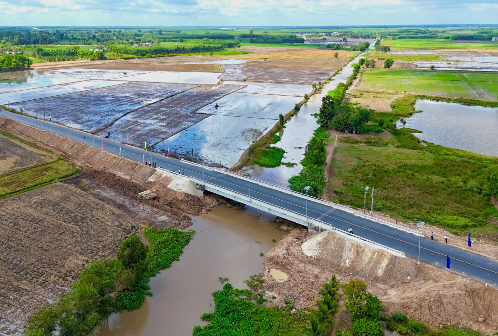 西宁刚竣工的道路塌陷：未验收，因泥袋滑动