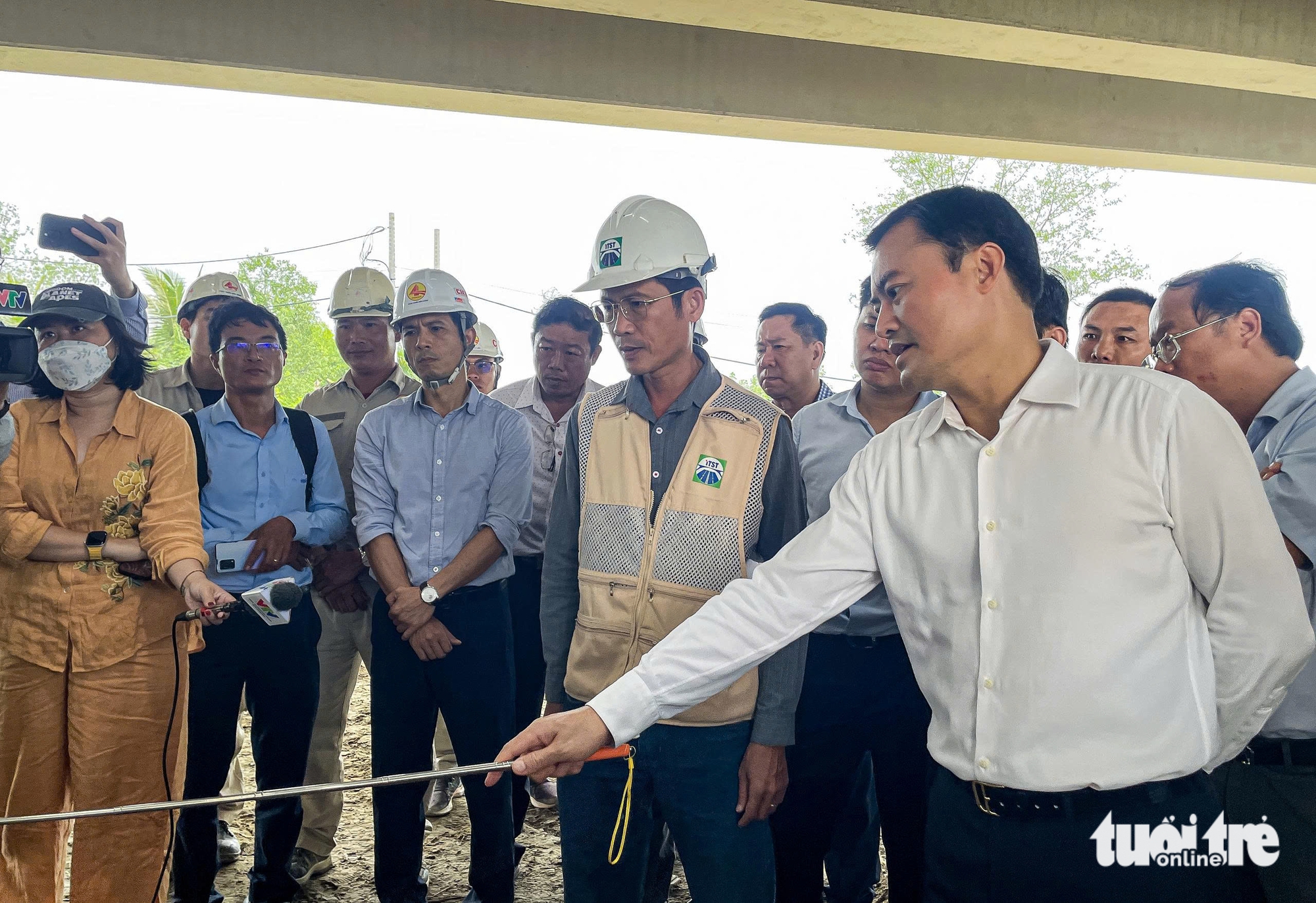 胡志明市三環路西支線延誤,經隆安省的6.8公里路段等待中