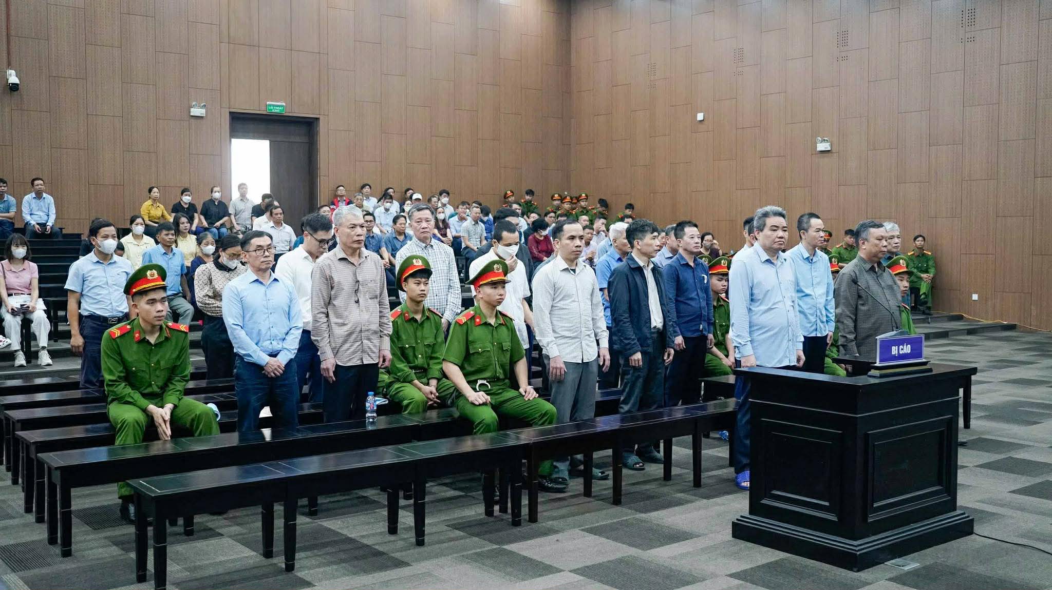 前副部長稱收到裝滿美元的'家鄉禮物袋'時認知簡單