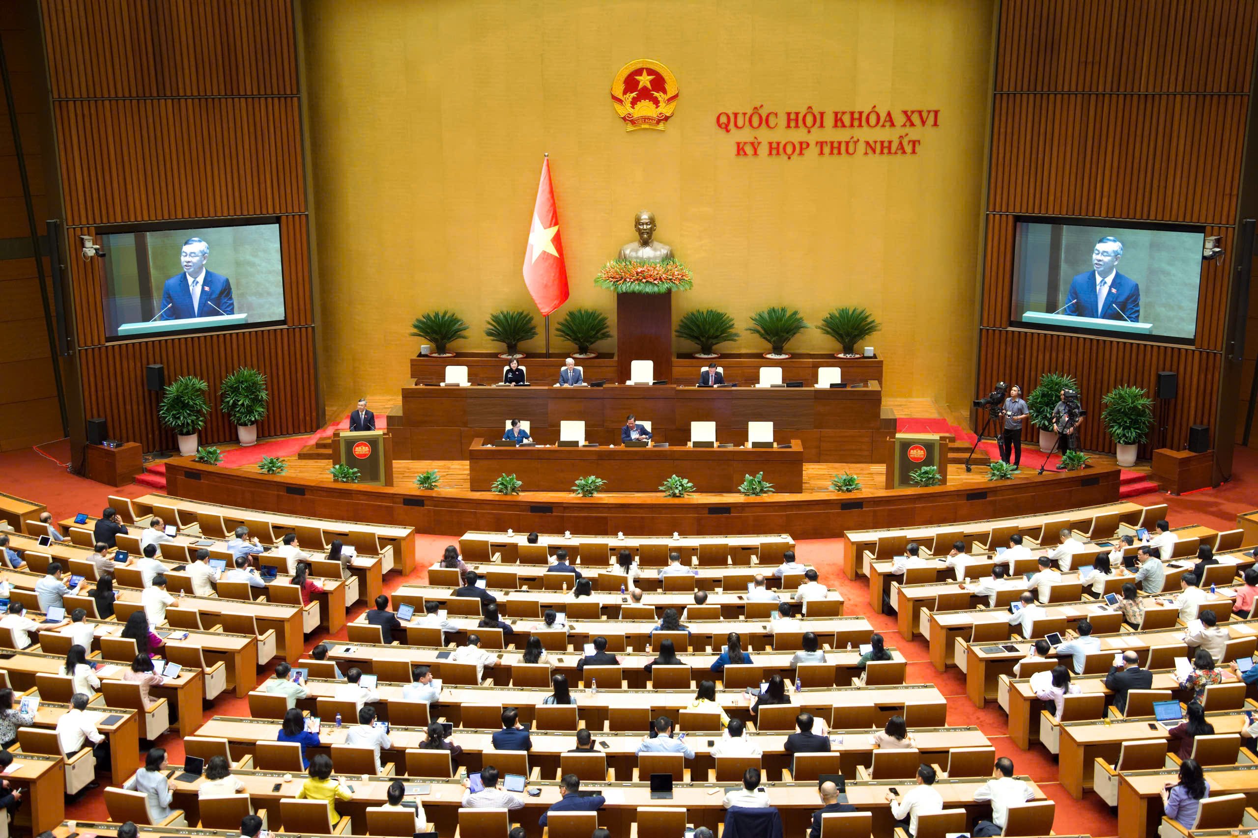 國會正式通過將石油稅降至零至2026年6月底