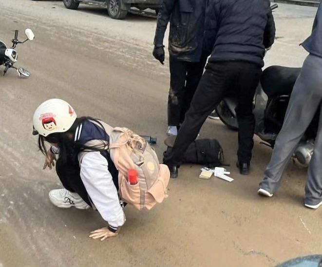 河內街道因泥土滑倒