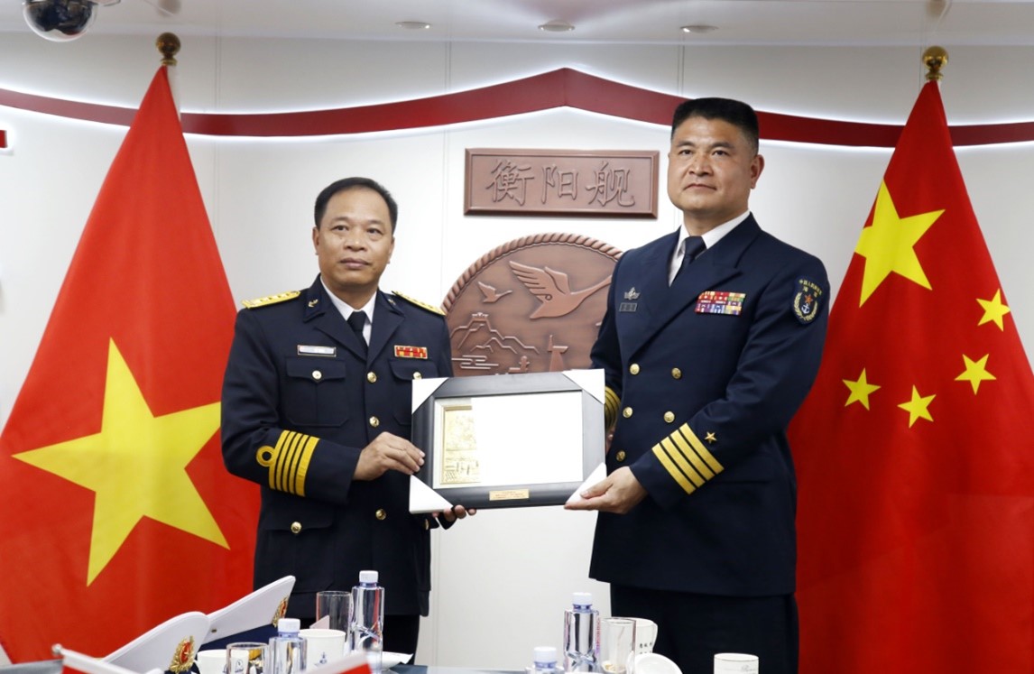 越南與中國海軍首次舉行實彈射擊