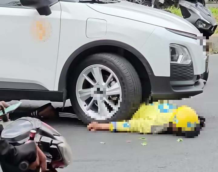 網約車司機路上抽搐險些被汽車碾過