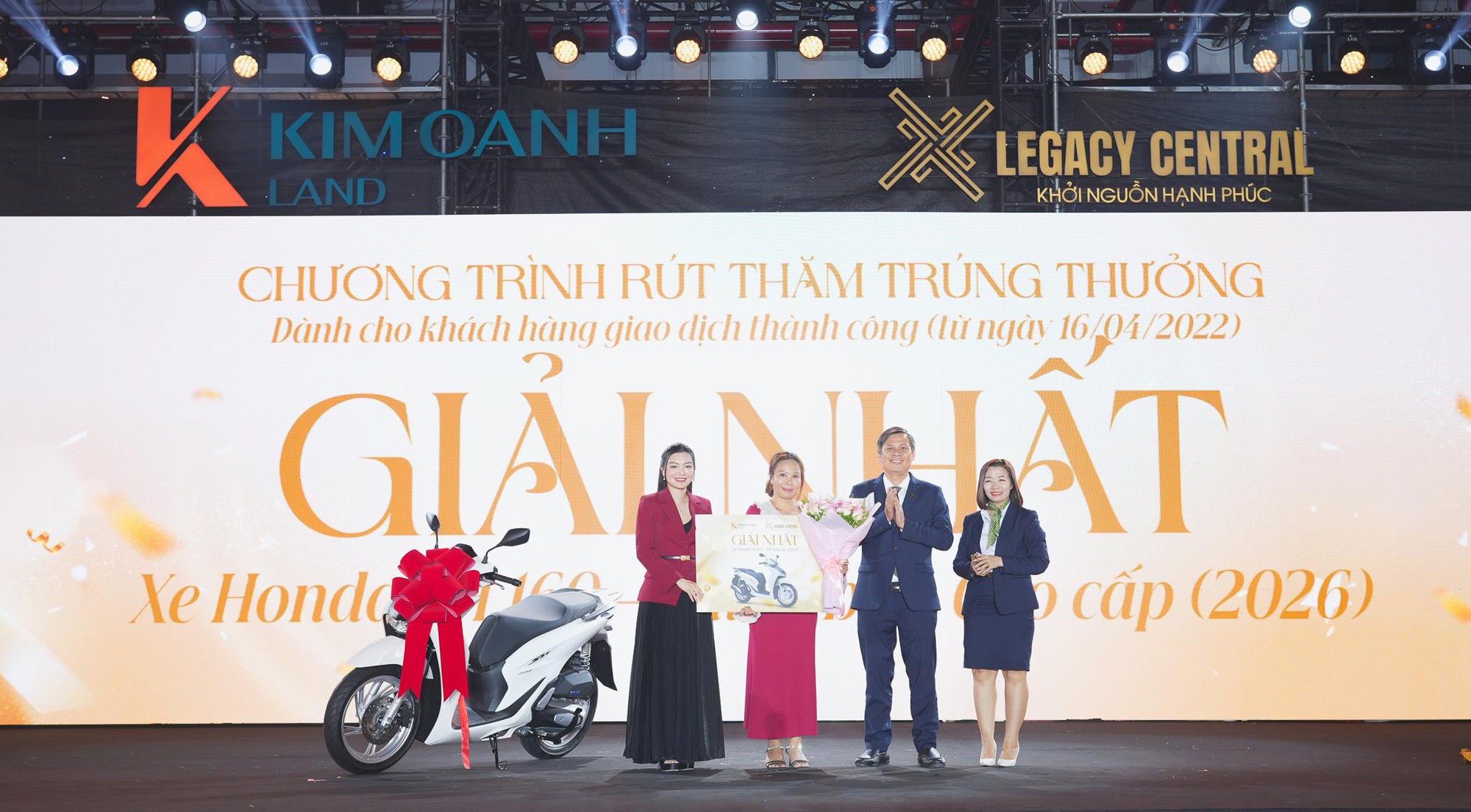 感恩2000名Legacy Central公寓業主的晚宴