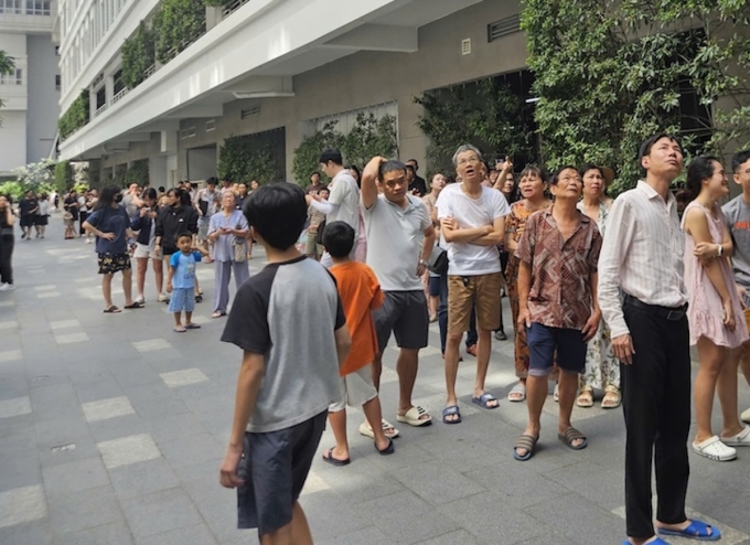胡志明市一棟25層公寓樓發生火災