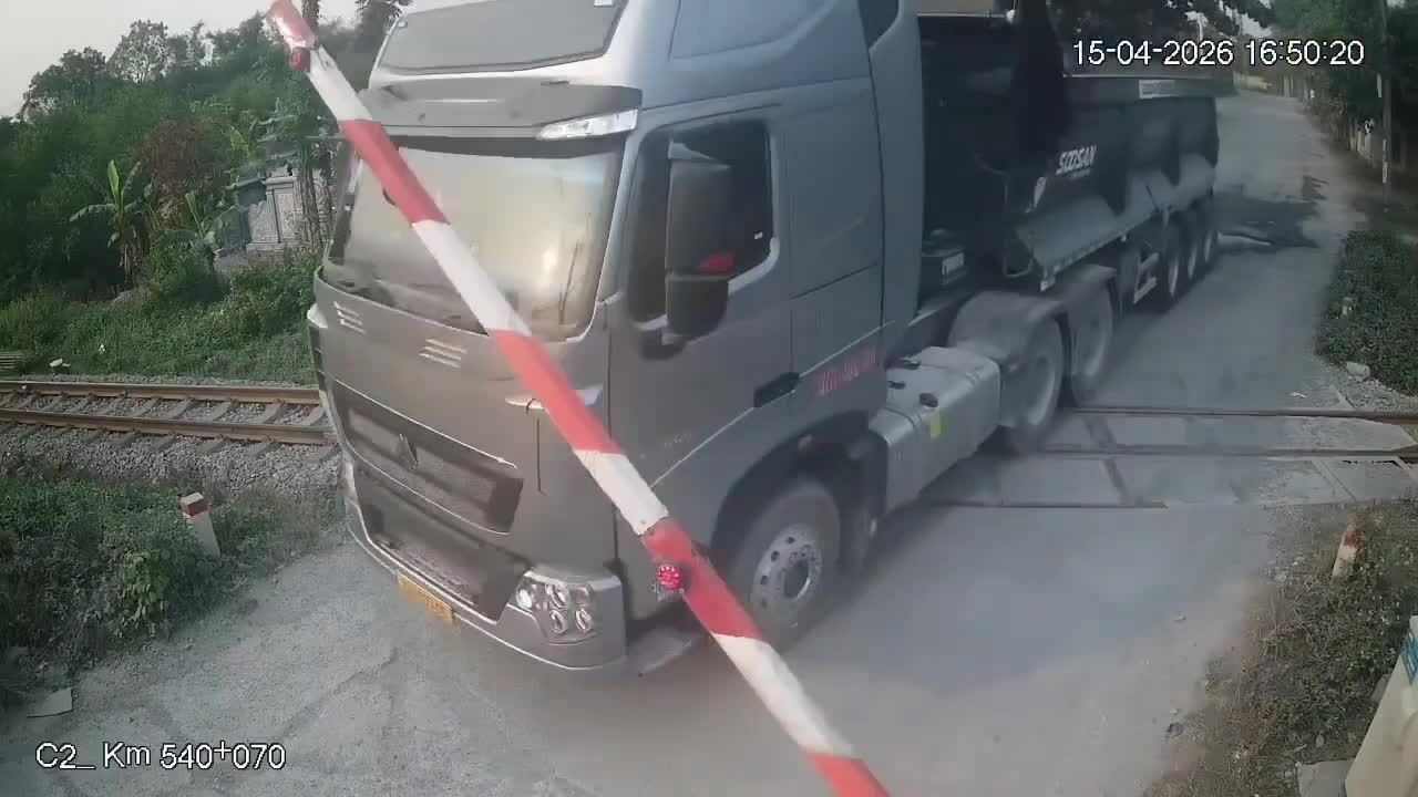 因火车即将到来而强行穿越铁路被罚款