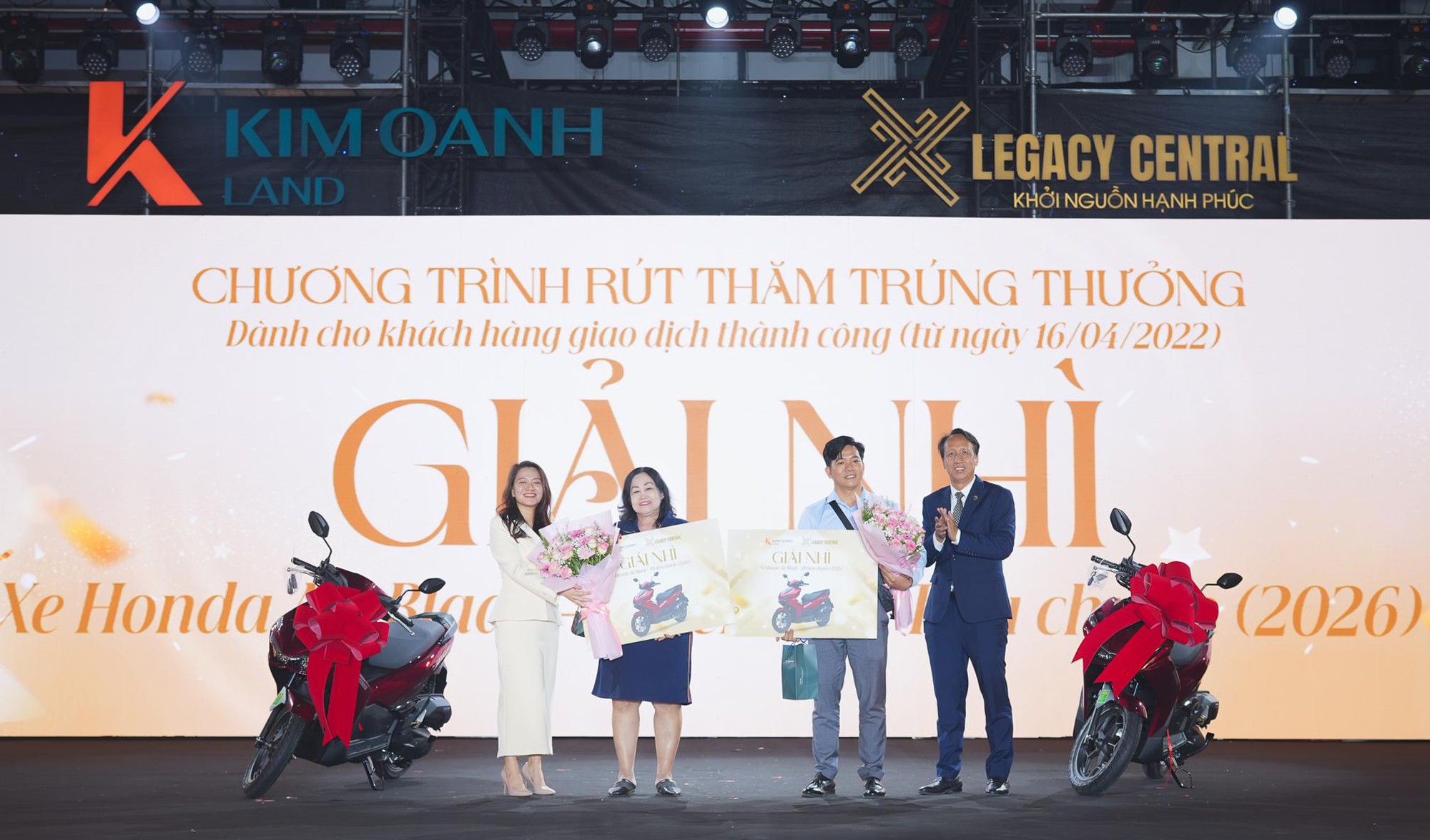 感恩2000名Legacy Central公寓業主的晚宴