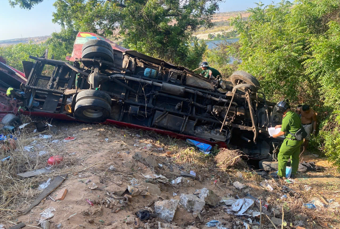 林同省客車墜崖,4人死亡