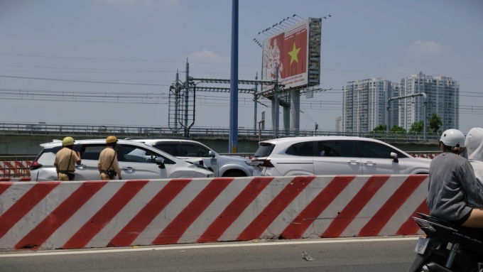 西貢橋上發生三車連環相撞，交通堵塞持續