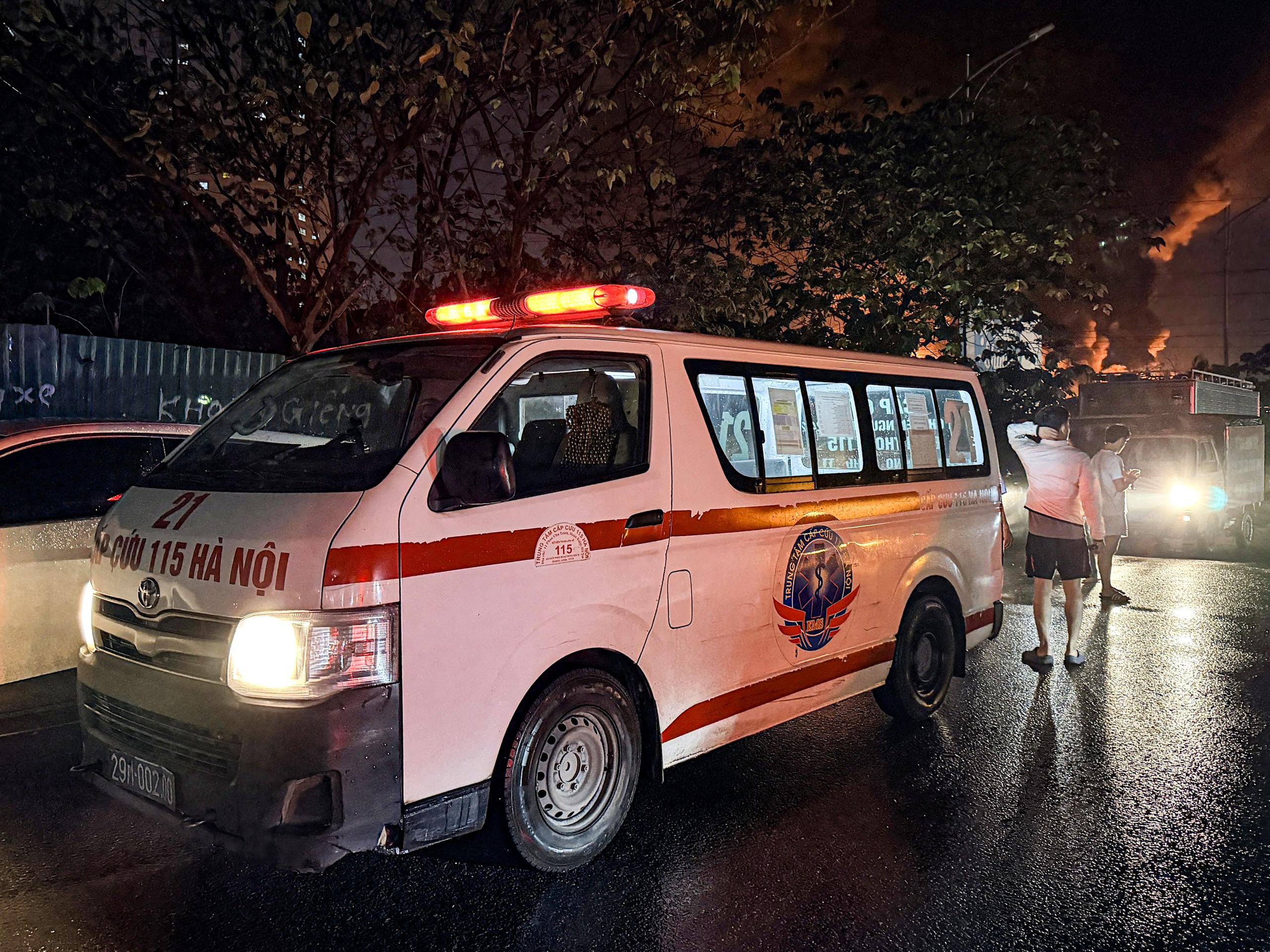 6000平方米廠房火災：1人死亡，近100名警察連夜滅火