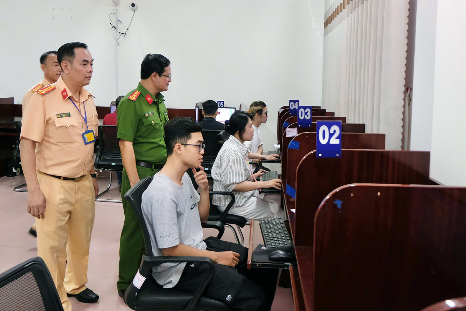 同奈交通警察首次组织汽车驾驶考试