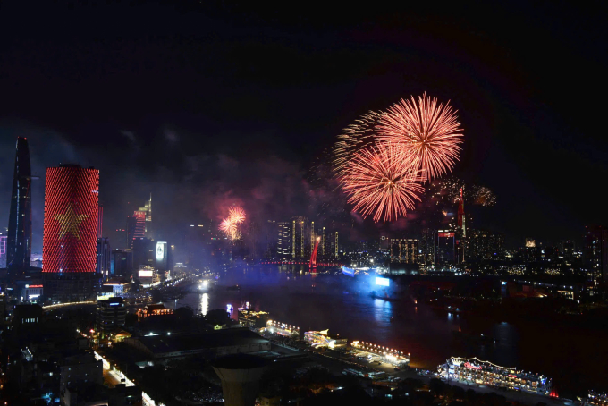 胡志明市在4月30日期間於7個地點燃放煙花