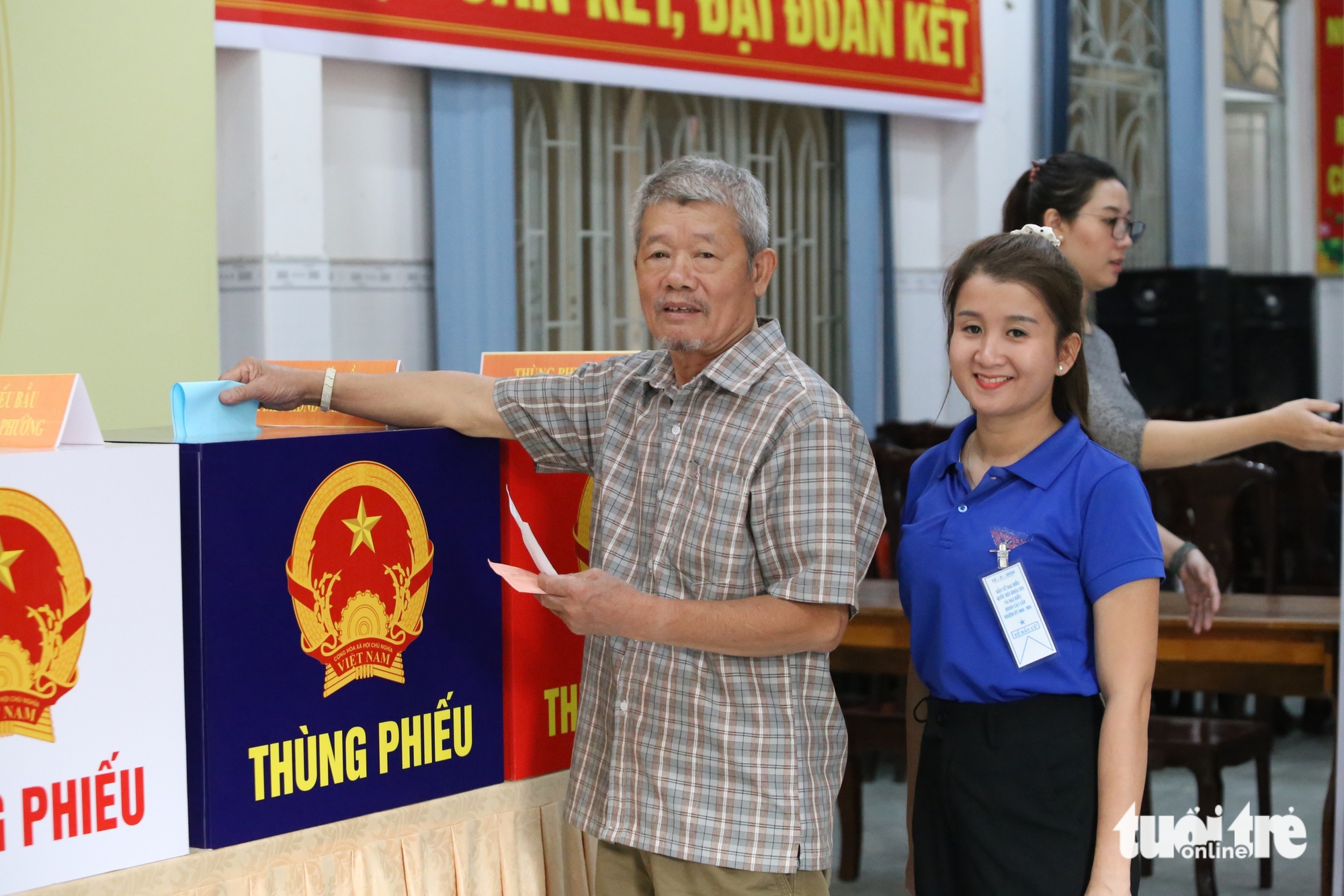 胡志明市工人和市民寄託信任的選票