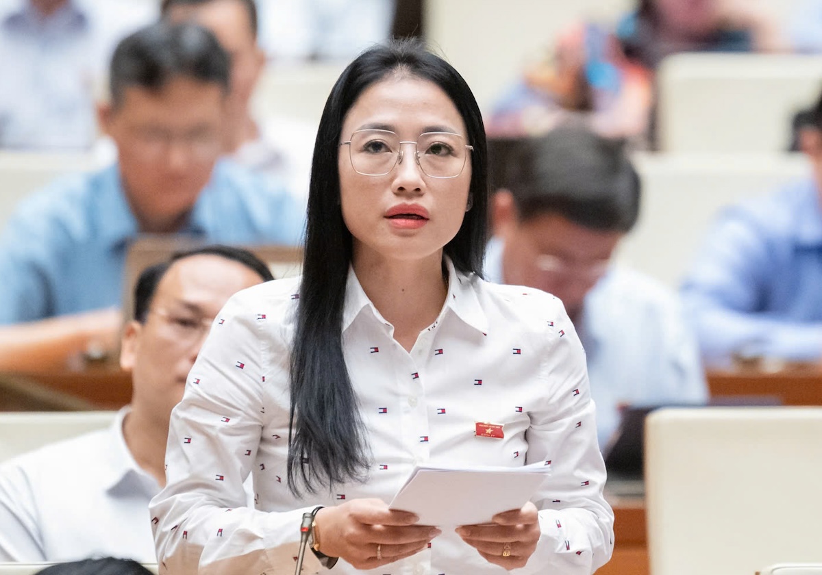 代表：教师减少家庭时间以增加收入并无不当