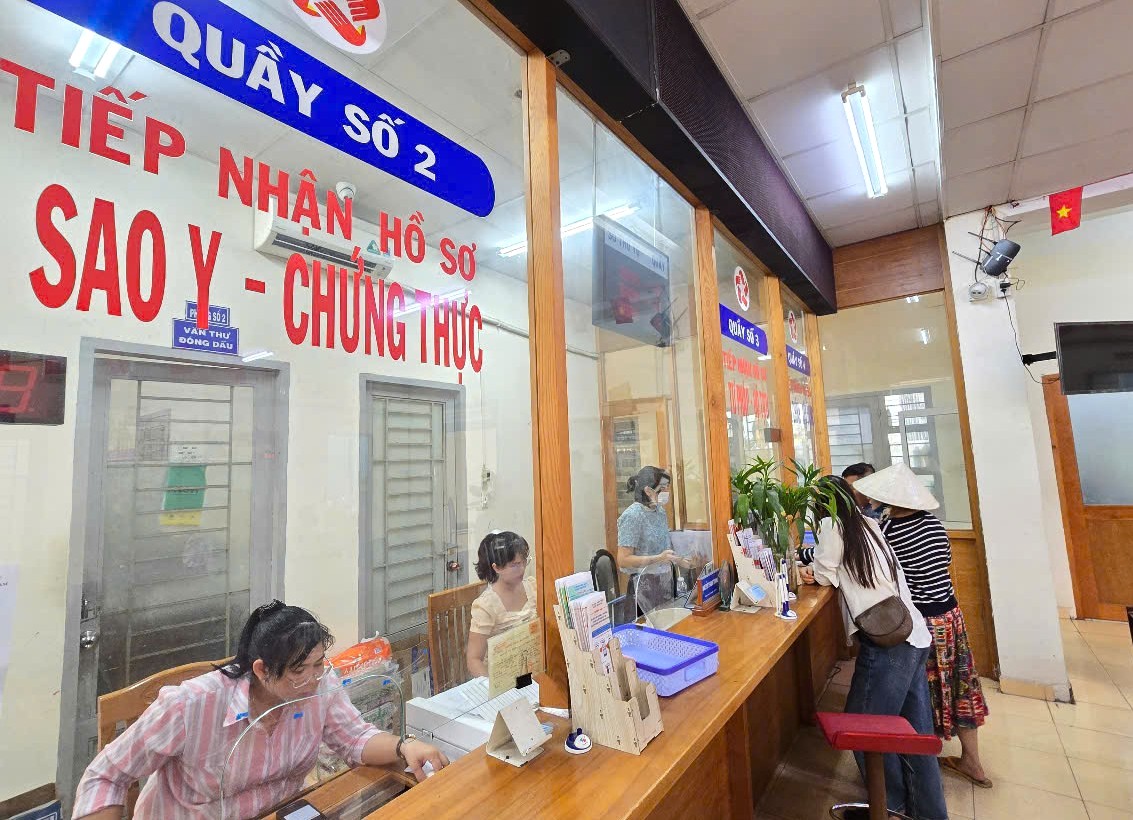 胡志明市市委指示尽快制定支持县、乡级单位调整、冗余人员的政策