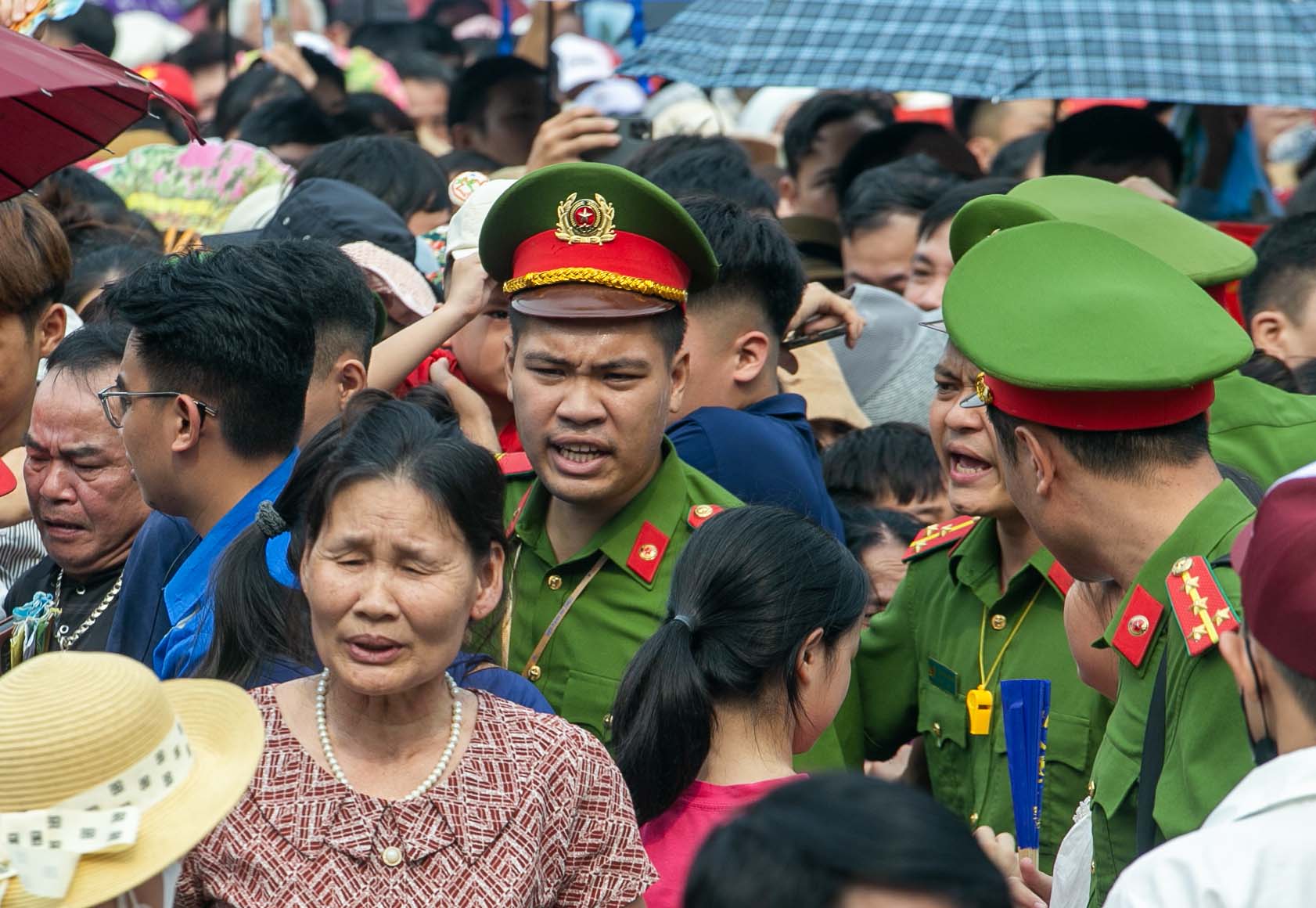 公安、軍隊、青年團全力保障雄王祭祖日的安全與秩序