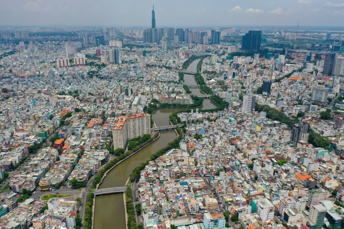 胡志明市改造內澇渠上的一些橋梁以減少擁堵