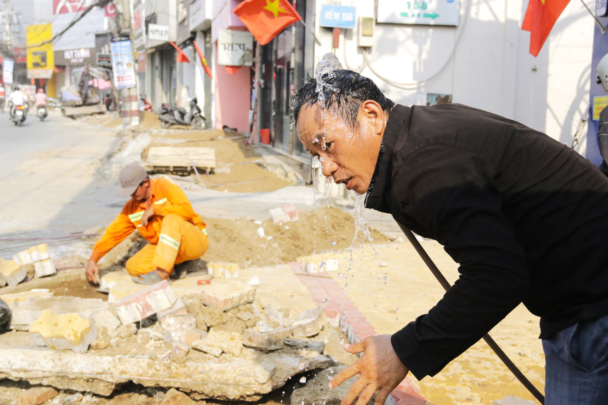 胡志明市持續高溫,實測溫度達36攝氏度但體感更‘灼熱’