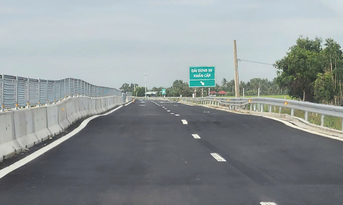 芹苴-金甌高速公路發生沉降