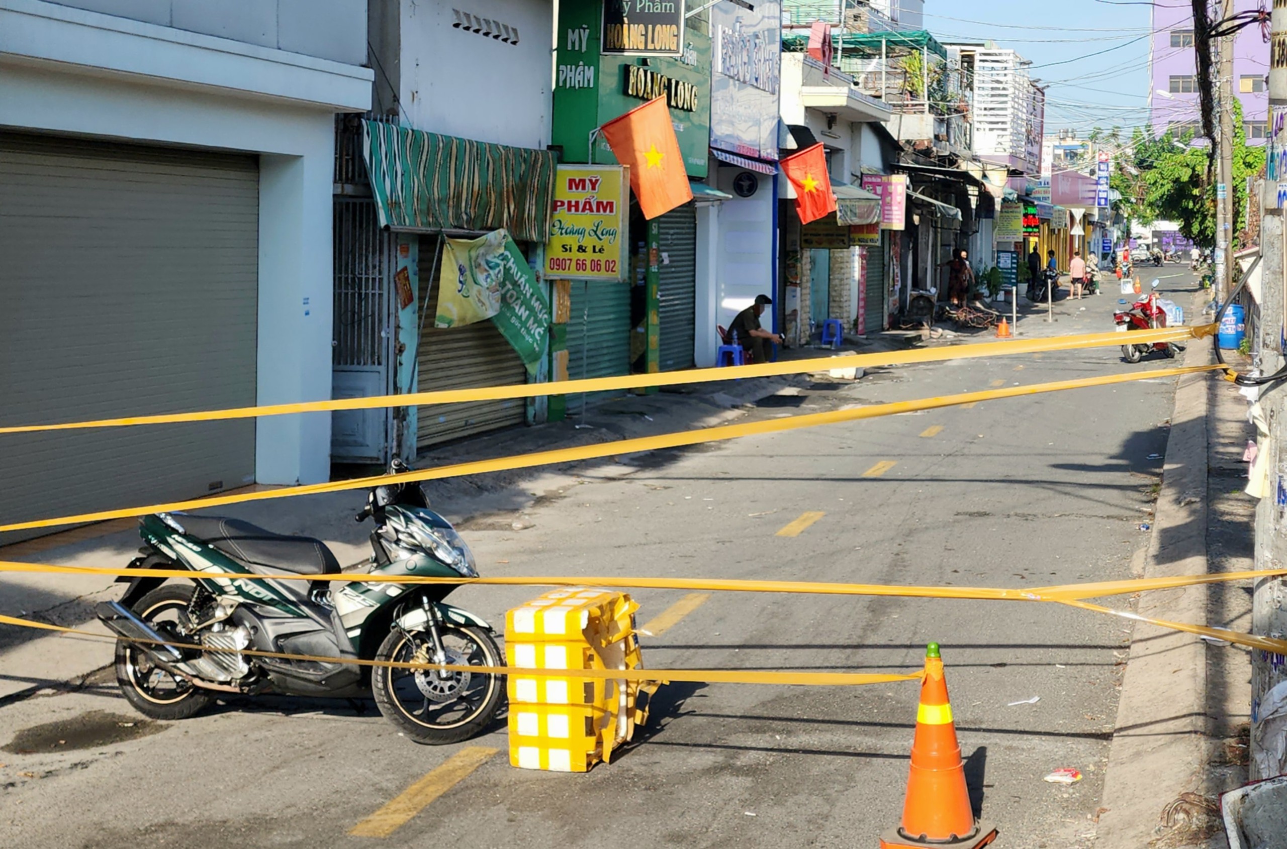 12区一家电器店发生大火，一人死亡